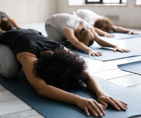 ¿Porque no te funcionan las clases de yoga por youtube?