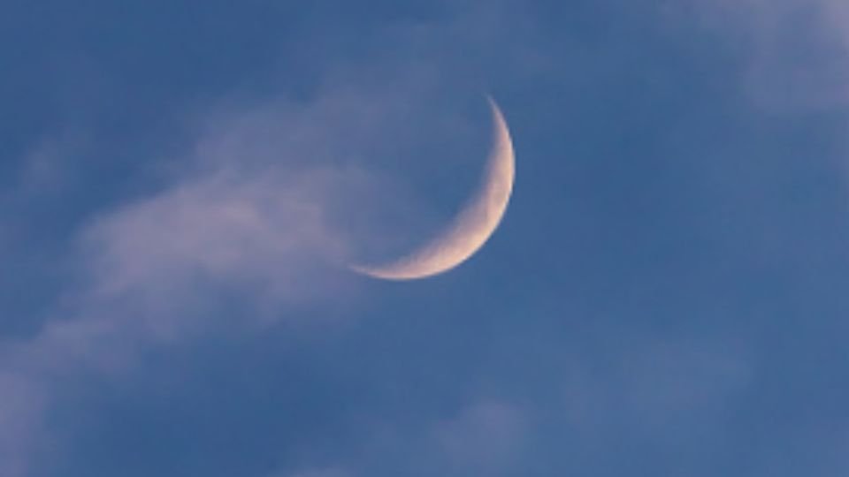 Cuarto creciente lunar: Escuchando a nuestro corazón y enfrentando la incertidumbre